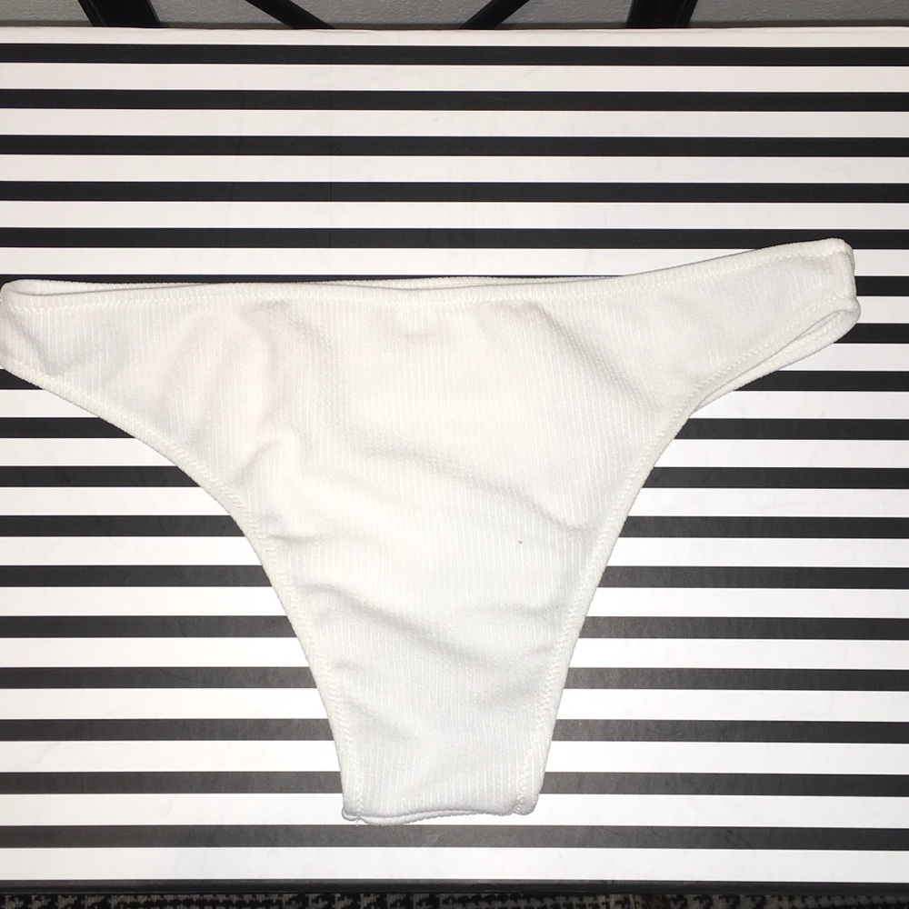 WHITE BIKINI 🦋 - Picture 4 of 8